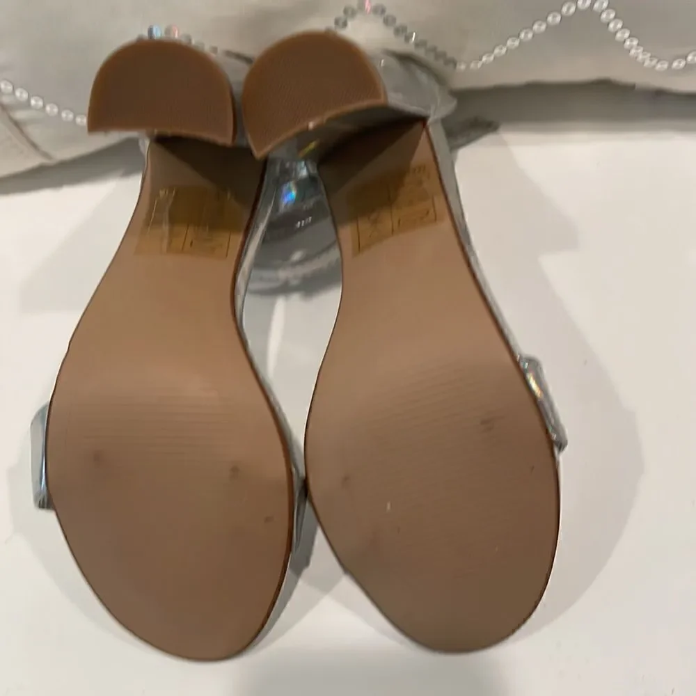 NEW Lov Mark iridescent Silver Heeled Sandal Size 6